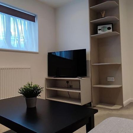Comfortable 1 Bed Flat With Air Con Borehamwood Eksteriør bilde