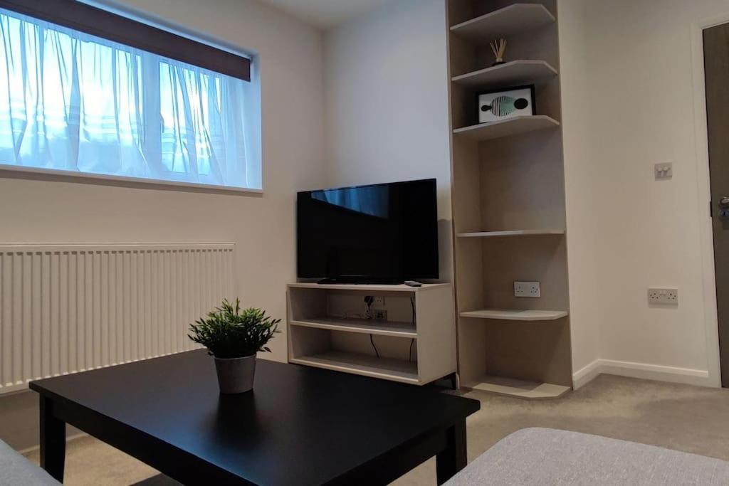Comfortable 1 Bed Flat With Air Con Borehamwood Eksteriør bilde
