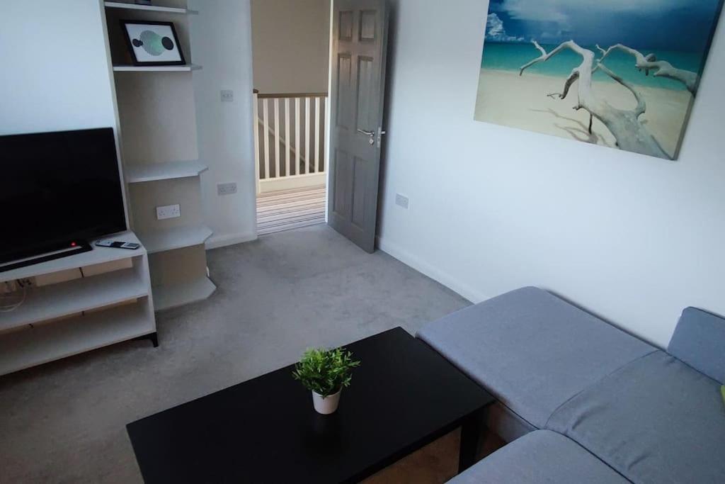 Comfortable 1 Bed Flat With Air Con Borehamwood Eksteriør bilde